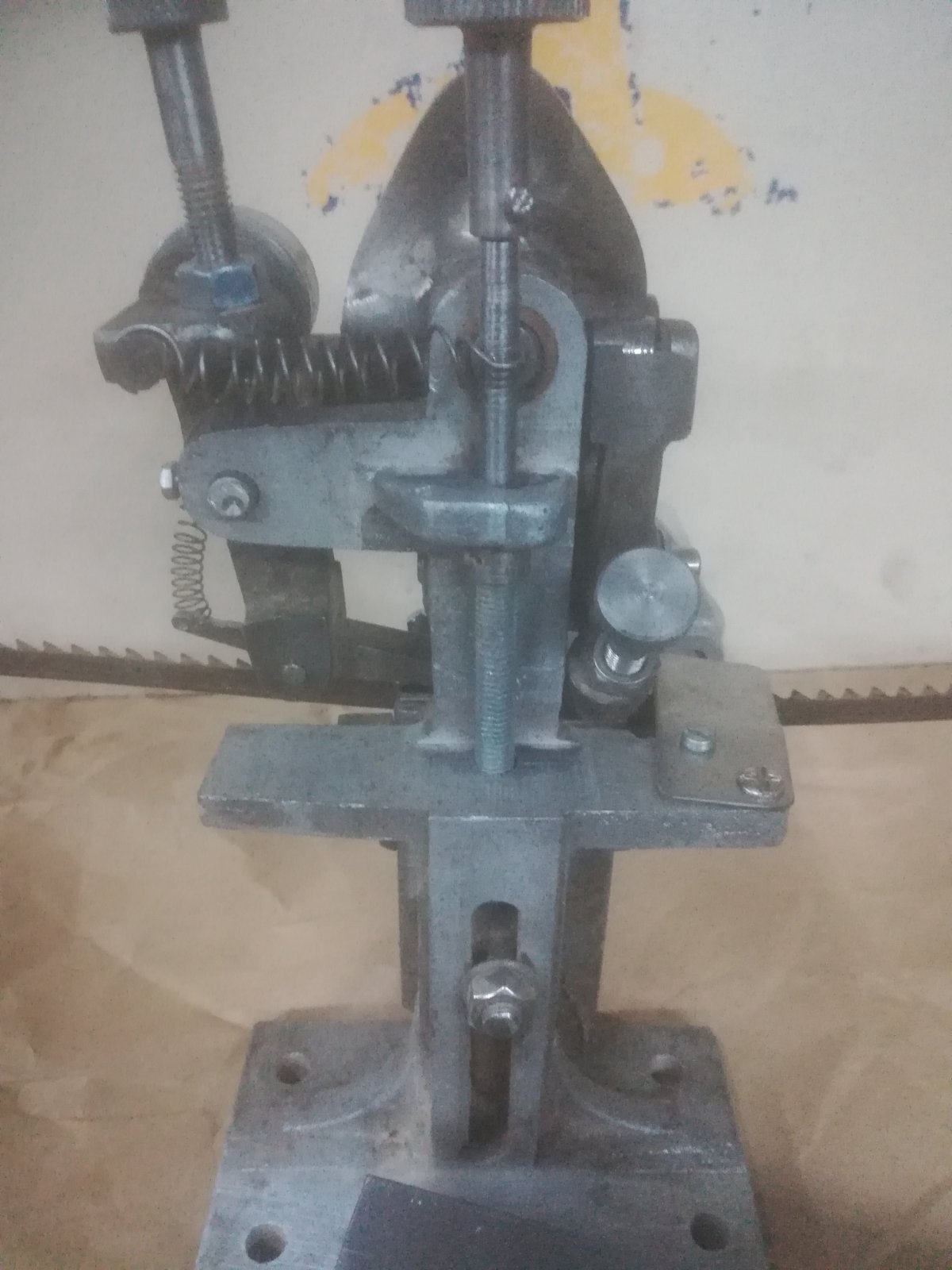 Mašina za razvrtanje zubaca.