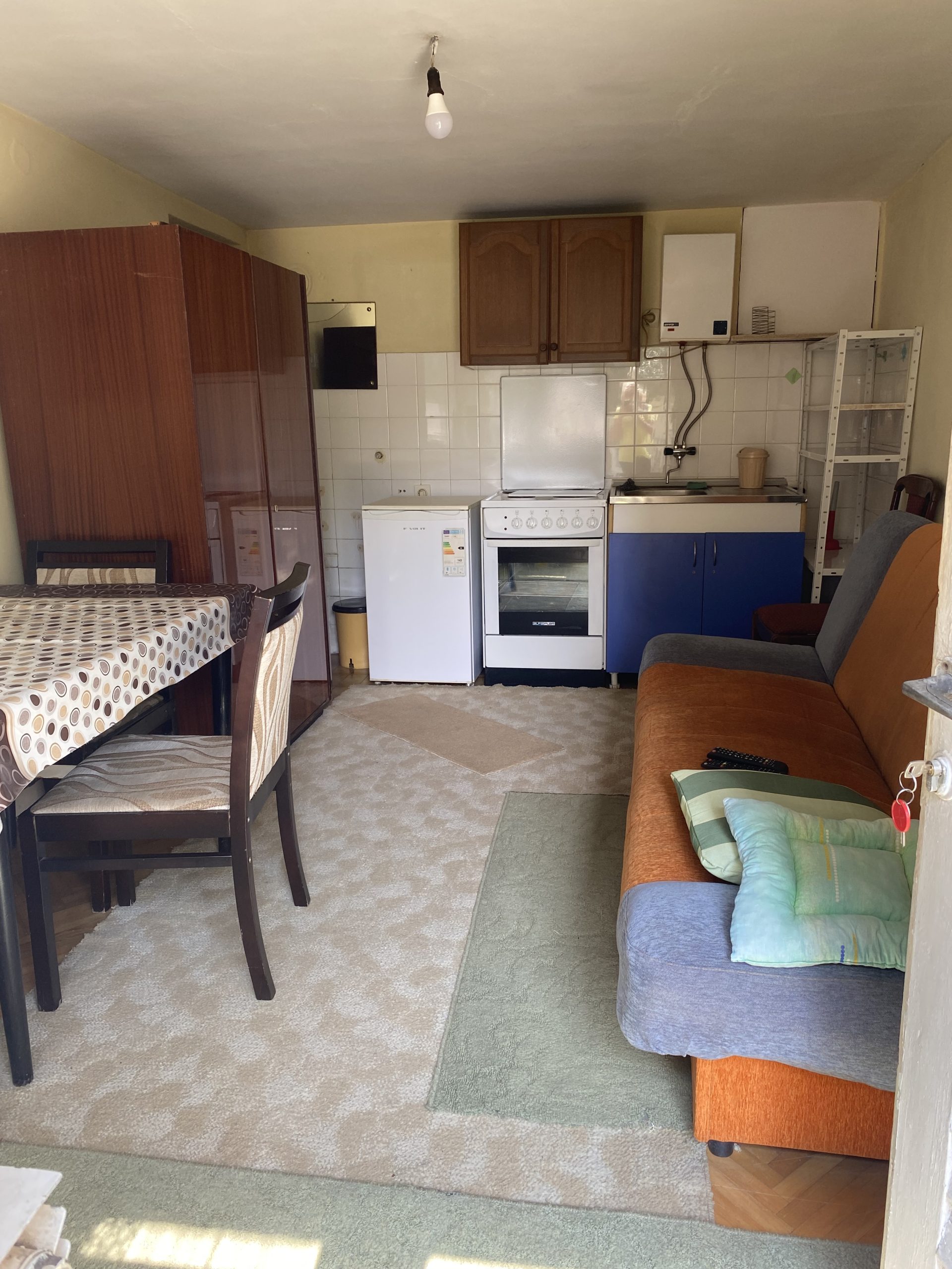 Izdajem sobu namestenu