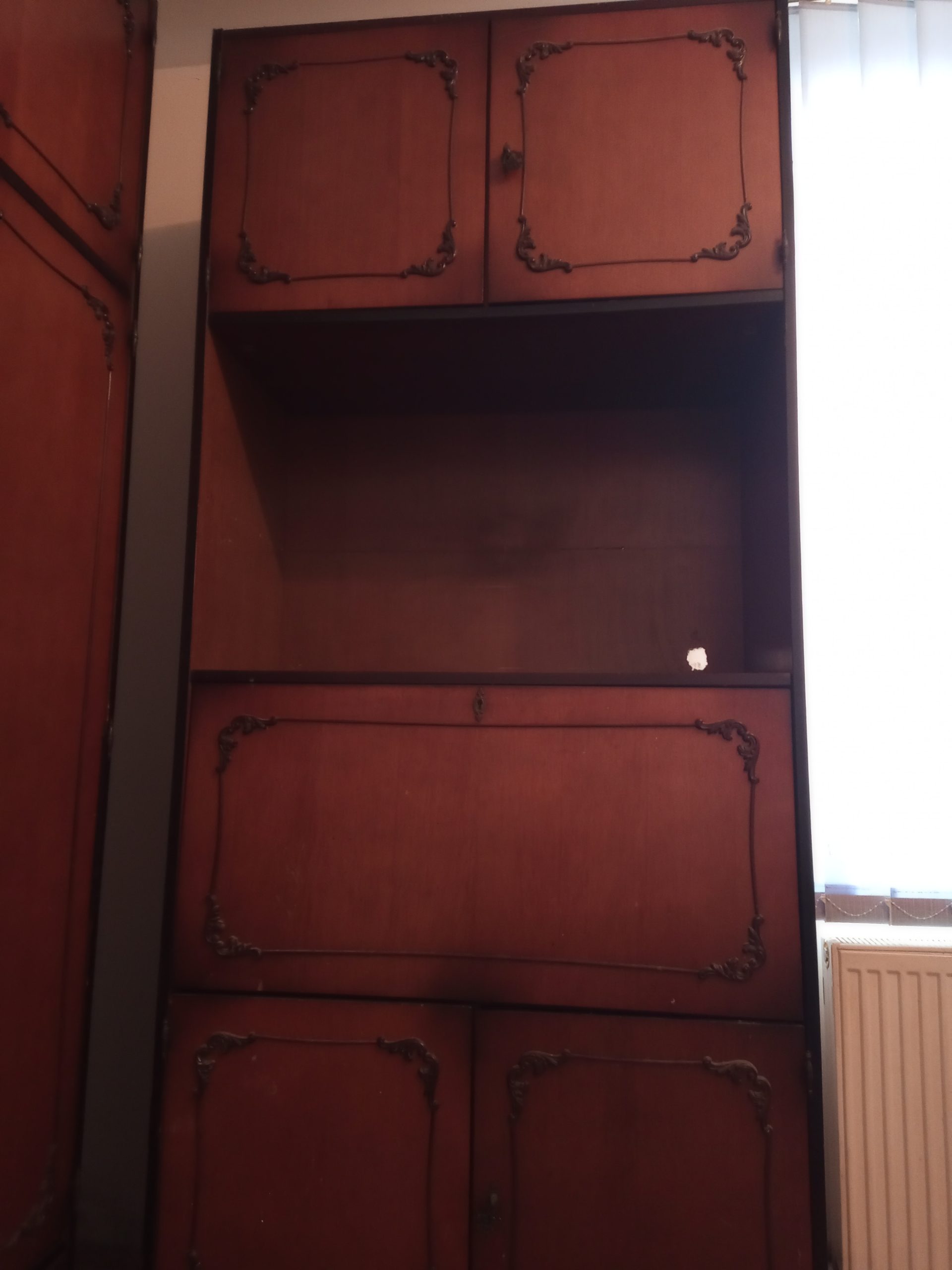 Regal trodelni dva garderoba i bife