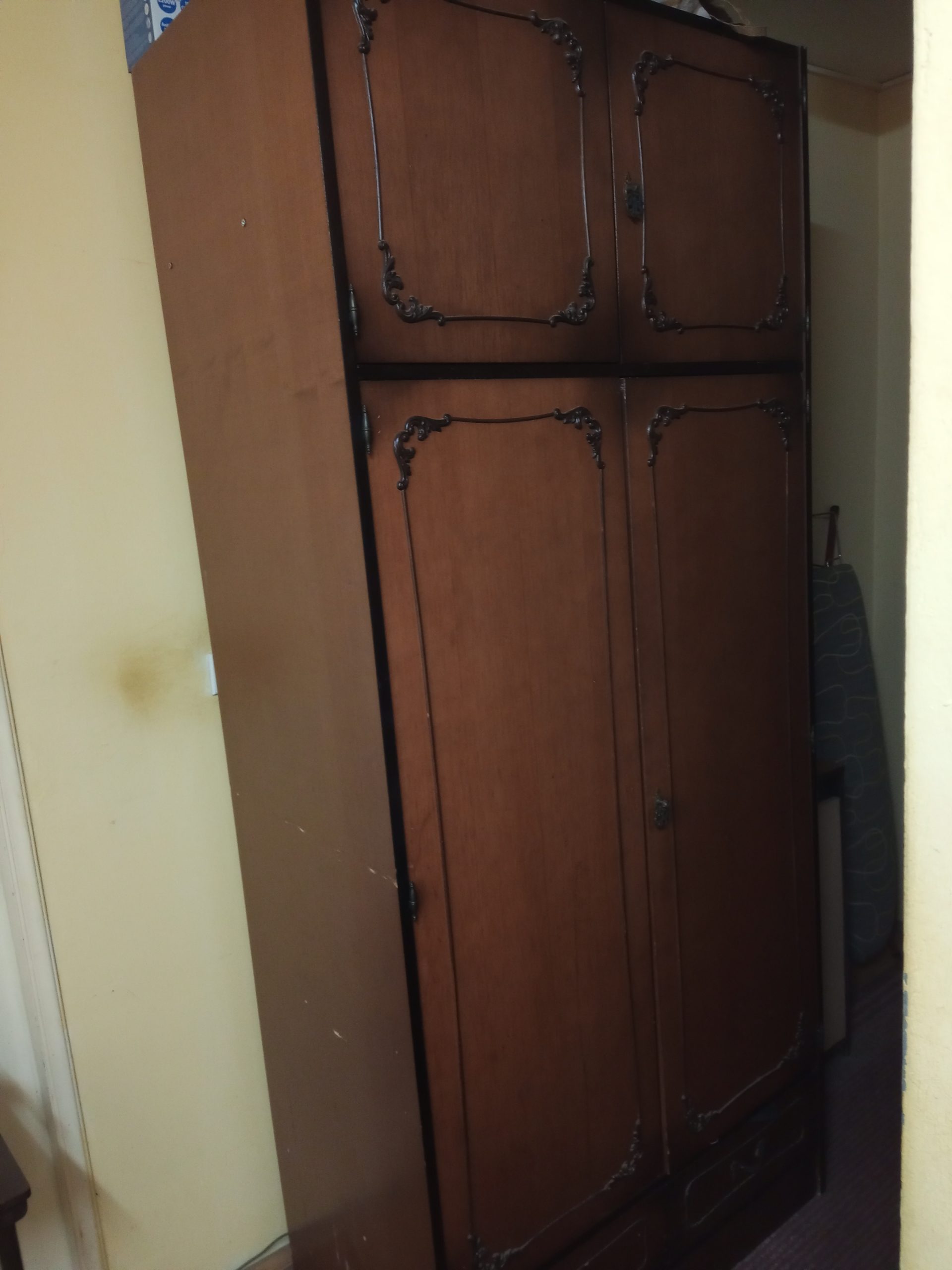 Regal trodelni dva garderoba i bife