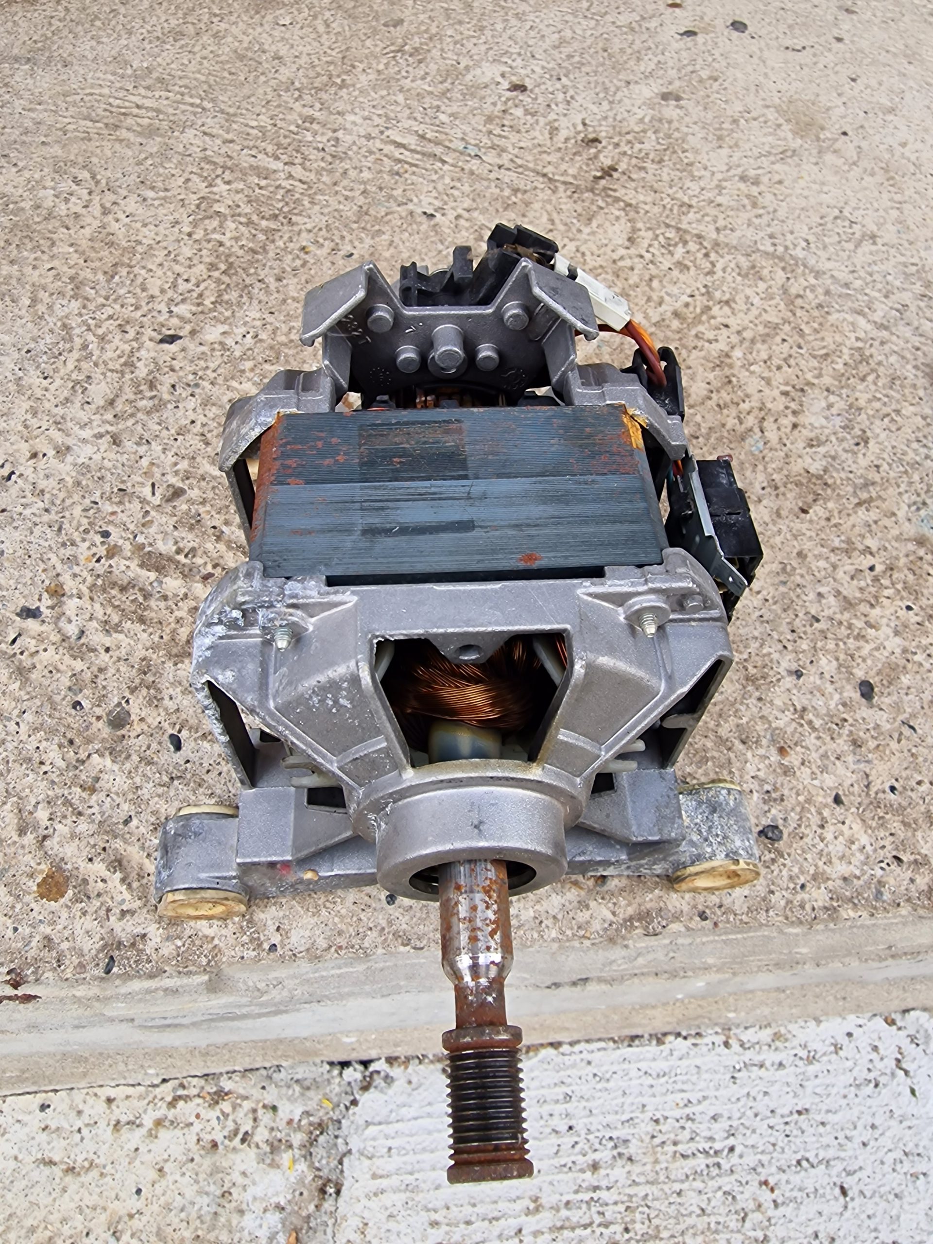 Elektro motor od veš mašine