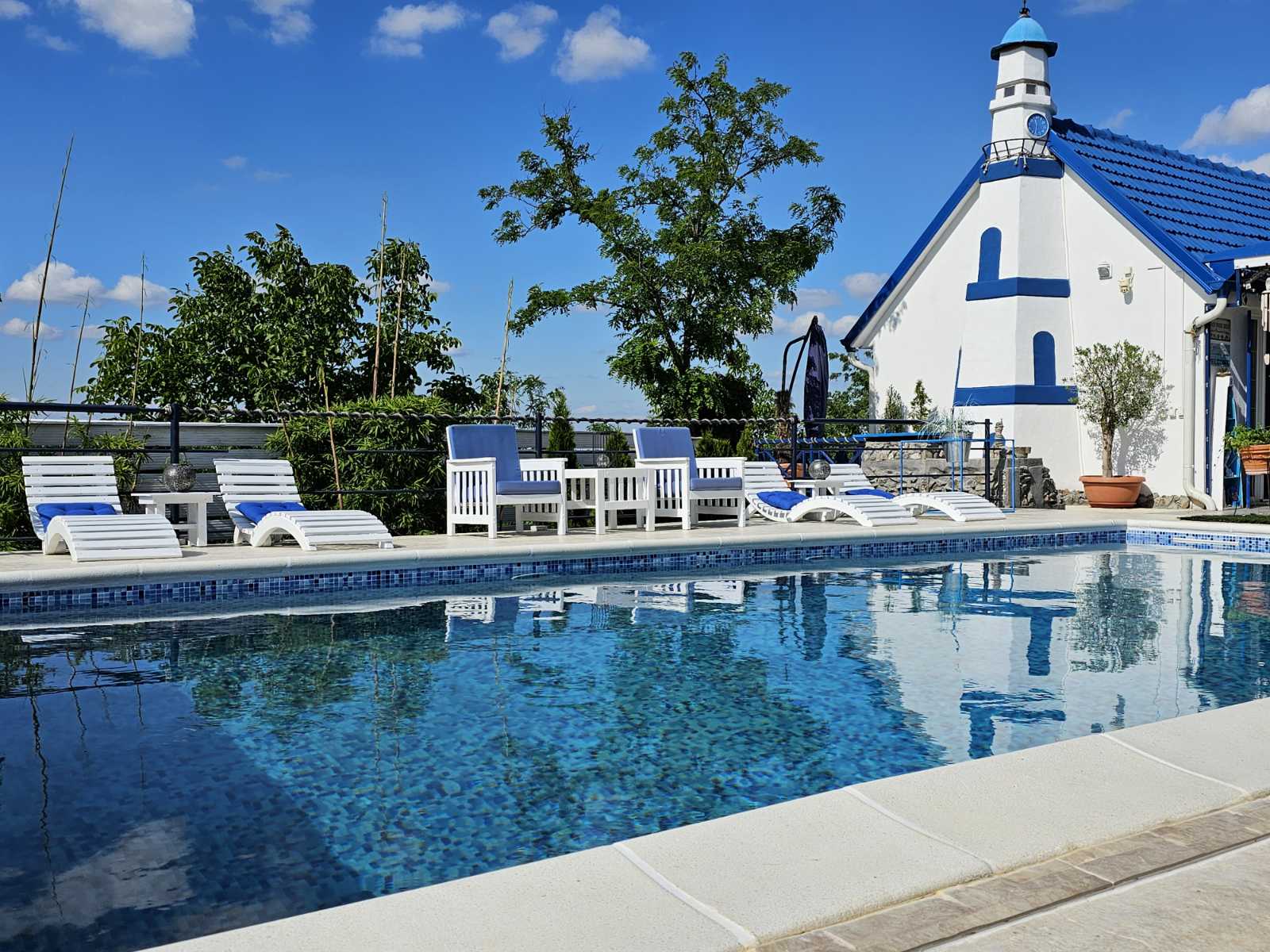 Prodajem biznis-Vila Santorini razradjen.vlasnik.