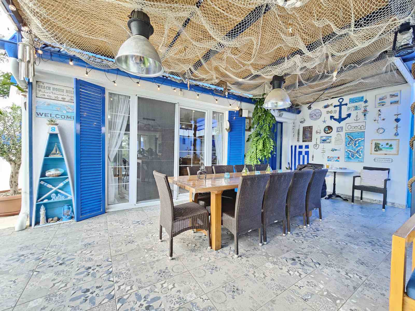 Prodajem biznis-Vila Santorini razradjen.vlasnik.