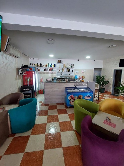 Potrebne djevojke za rad u kafiću