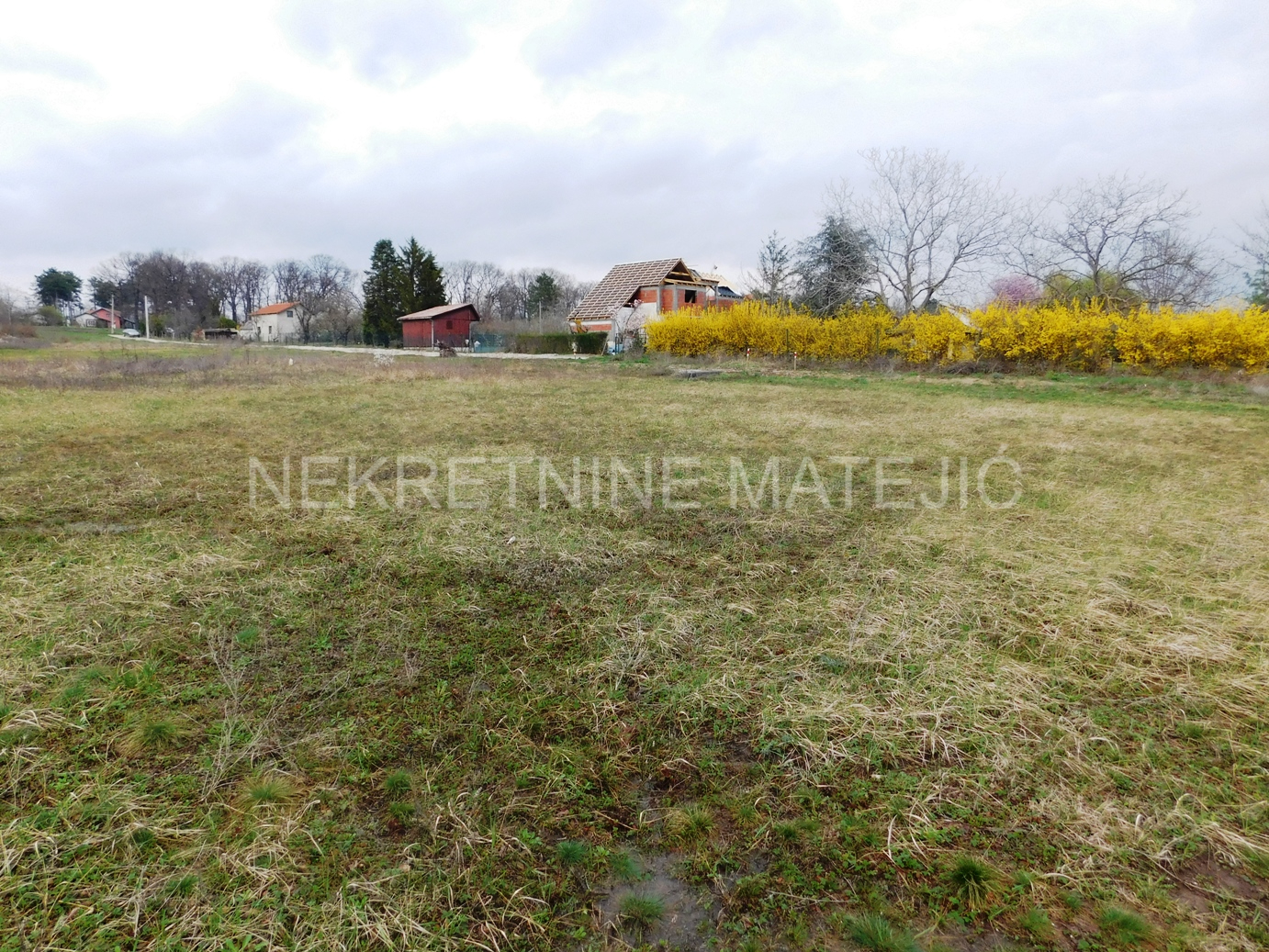 GRAĐEVINSKI PLAC 9 ARI KOD HOTELA ŠUMARICE, STRUJA, VODA–39.000 E