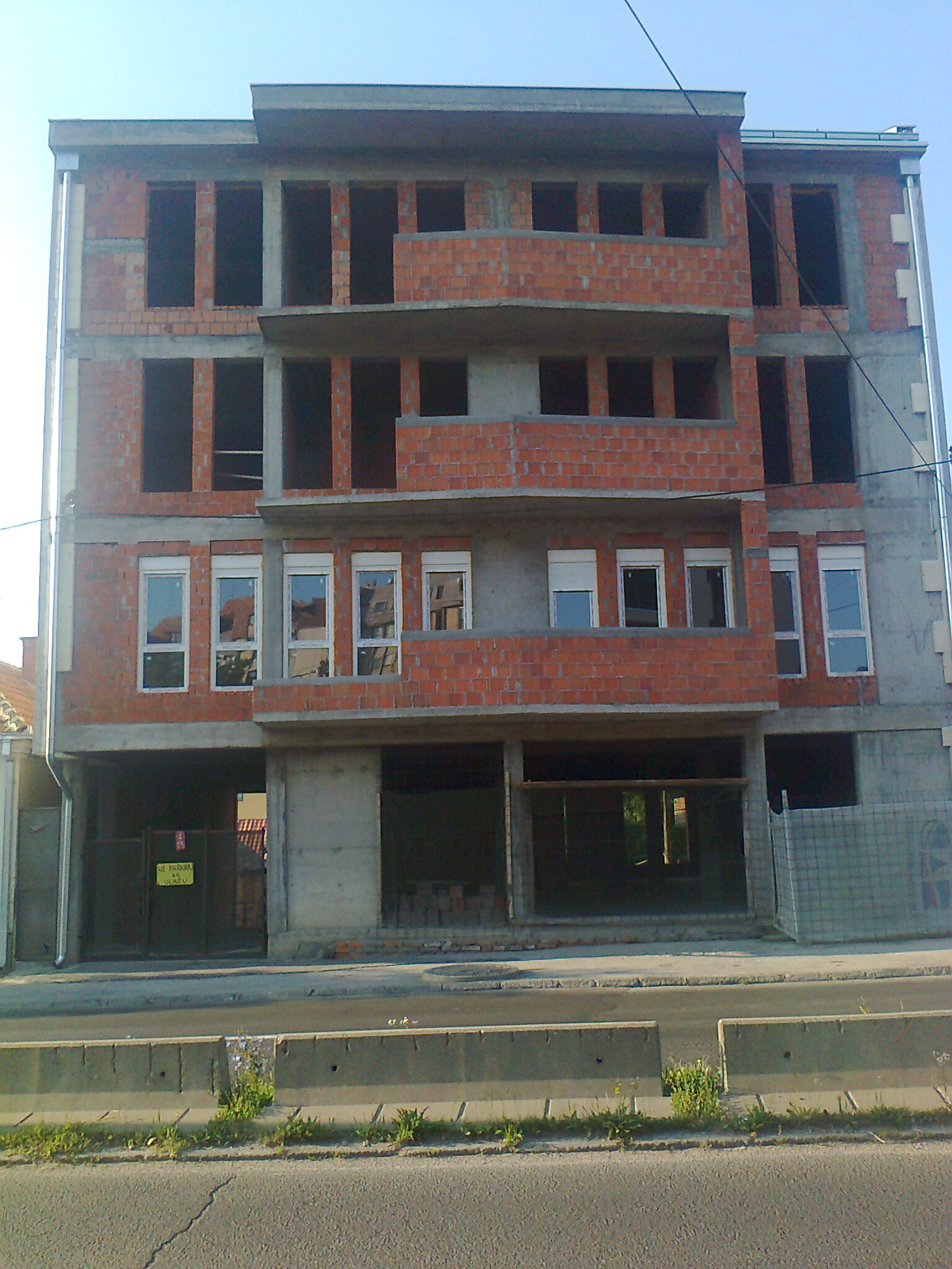 Prodajem stambeno-poslovni objekat