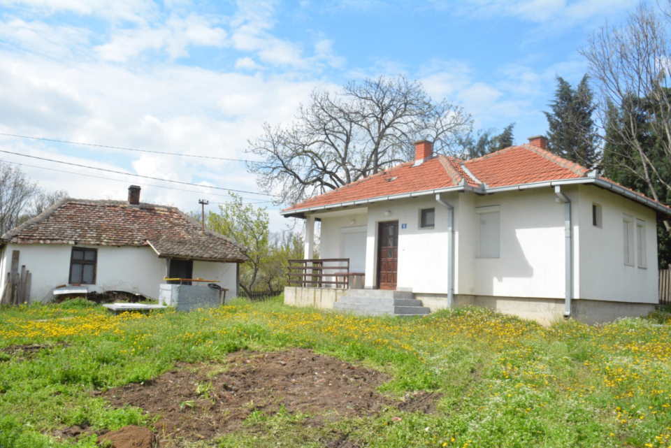 Seoska kuca na 97 ari placa u selu Kožuar, Ub