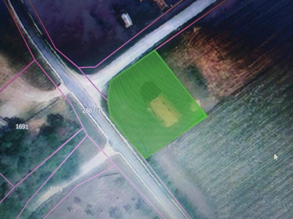 Seoska kuca na 5 ari placa u selu Tulari, Ub