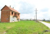 Seoska kuca na 5 ari placa u selu Tulari, Ub