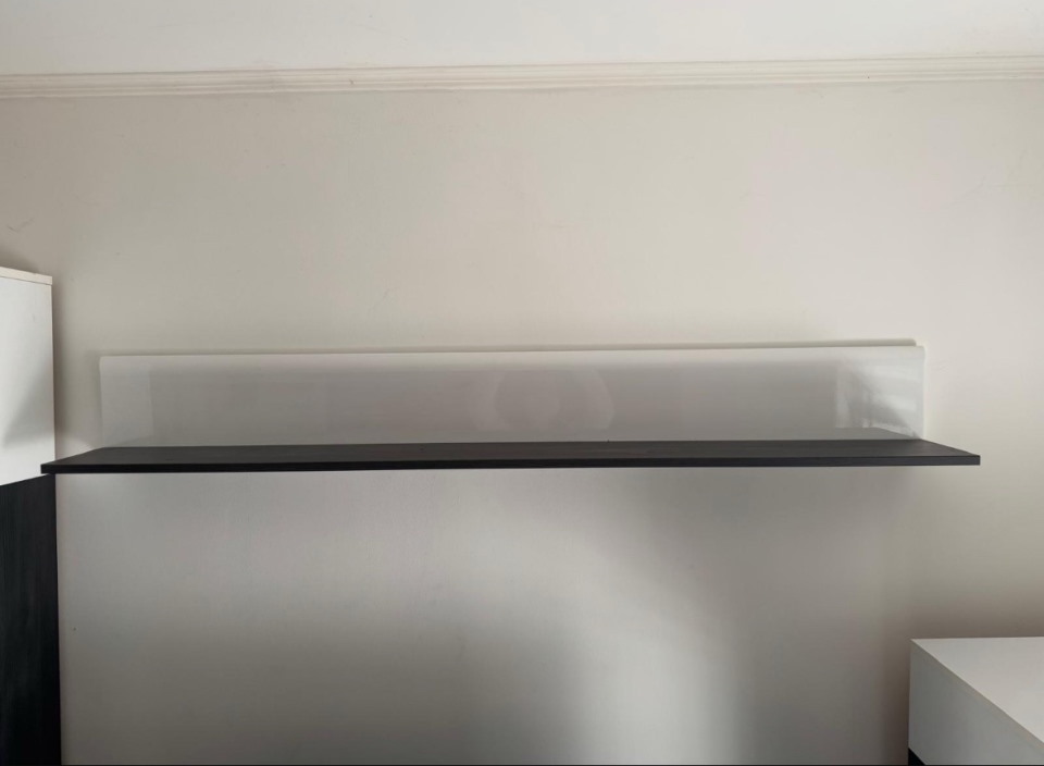 Prodaje se TV komoda sa 2 vetrine