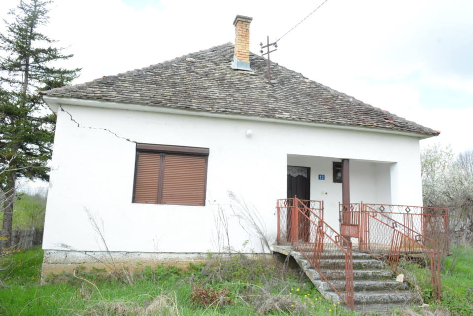 Seoska kuca sa pomocnim objektima u selu Tulari kraj Uba