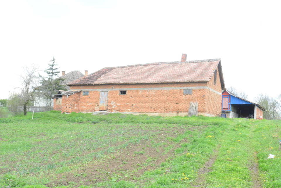 Seoska kuca sa pomocnim objektima u selu Tulari kraj Uba