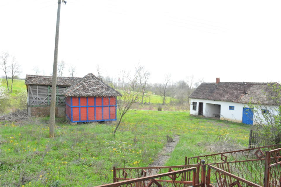 Seoska kuca sa pomocnim objektima u selu Tulari kraj Uba