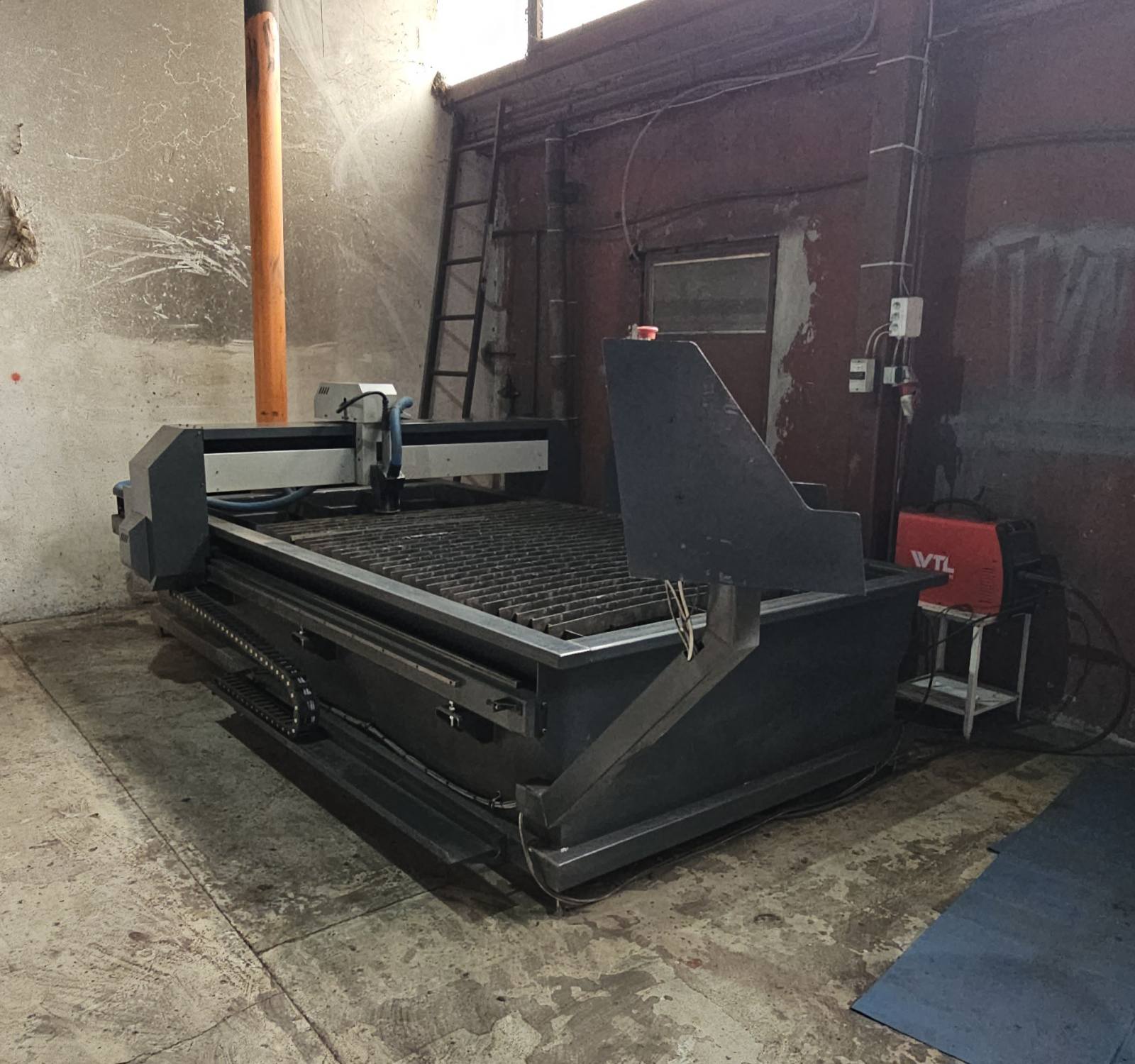 Cnc plazma sa hiper glavom+sistem odimljavanj+izvod za ruter