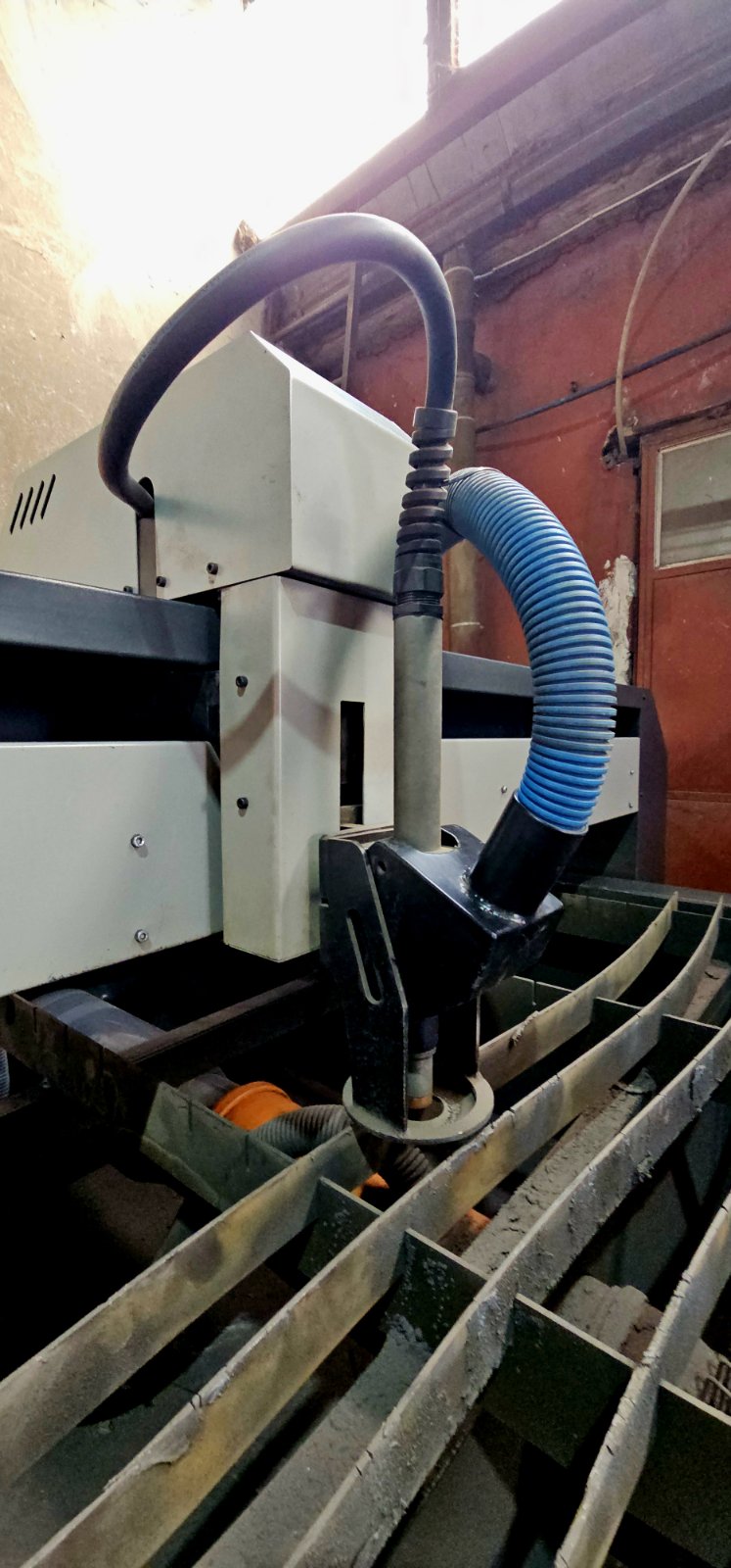 Cnc plazma sa hiper glavom+sistem odimljavanj+izvod za ruter