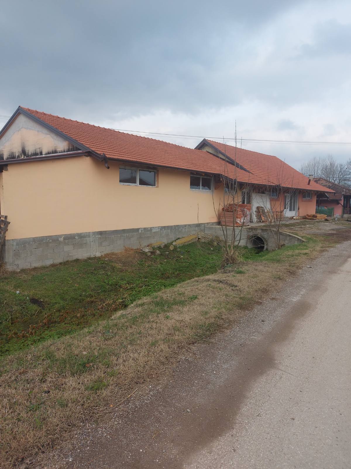 Izdajem magacinsko-poslovni prostor