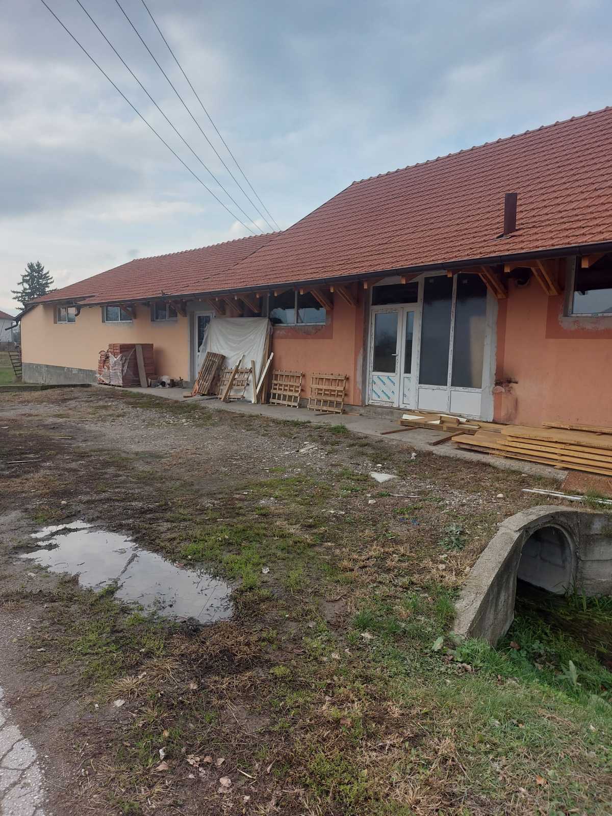 Izdajem magacinsko-poslovni prostor