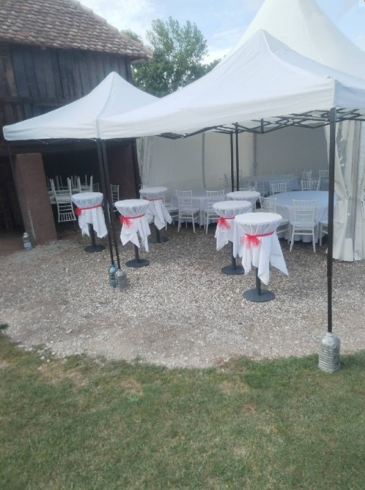 Iznajmljivanje barskih stolova i pagoda