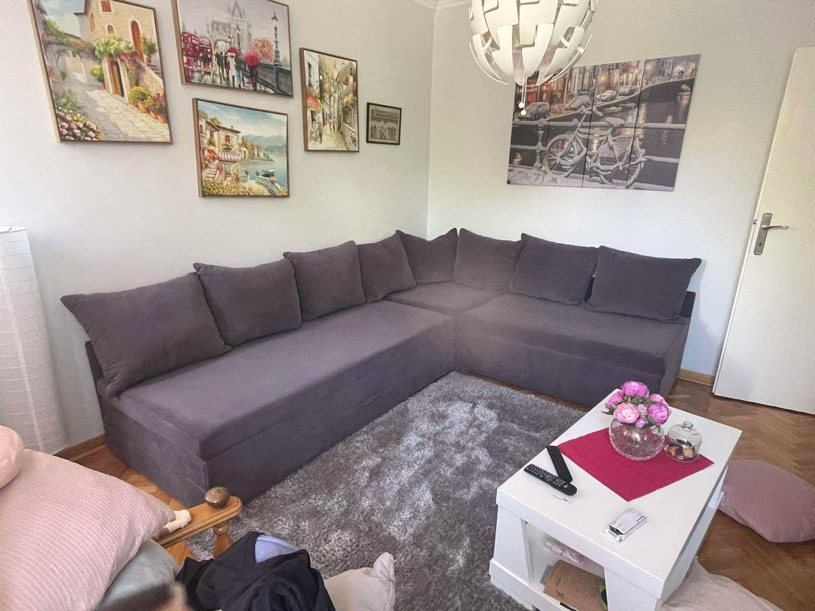 Na prodaju ugaona garnitura