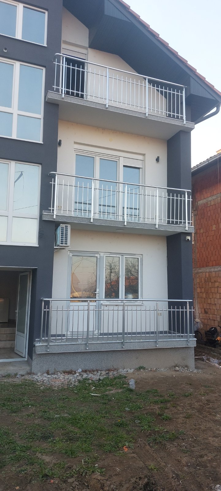 Izrada i ugradnja aluminijumskih ograda i kapija