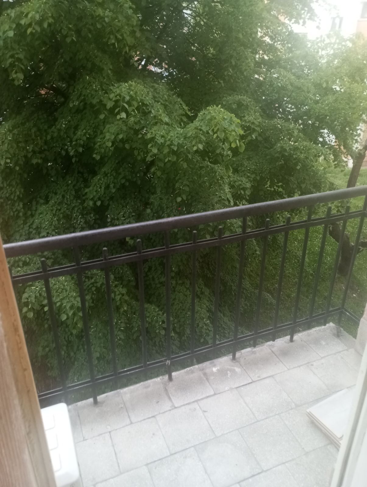 Izdajem dvosoban namešten stan u strogom centru