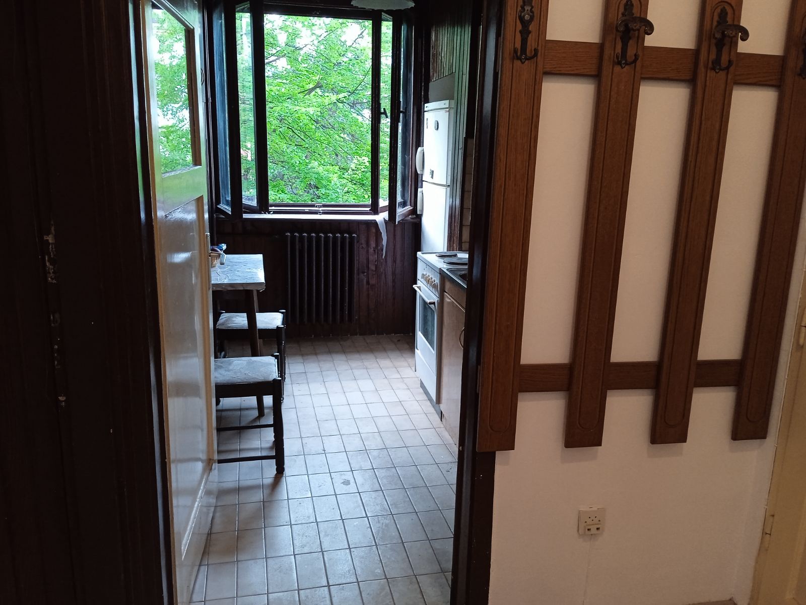 Izdajem dvosoban namešten stan u strogom centru