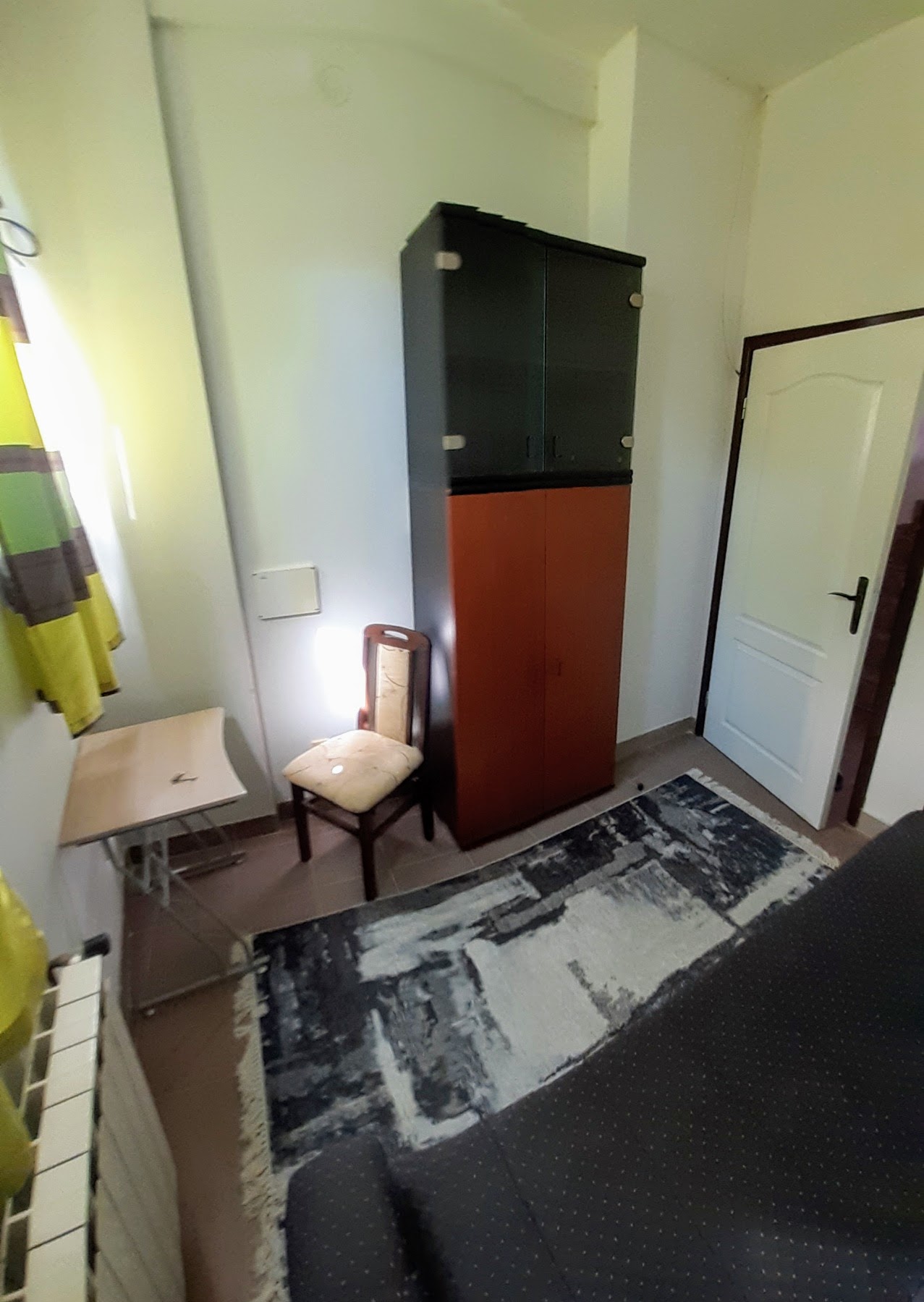 Izdajem komforne NOVE JEDNOKREVETNE sobe u sklopu stana za studente i djake u Centru – Kragujevac Ul. Karadjordjeva.