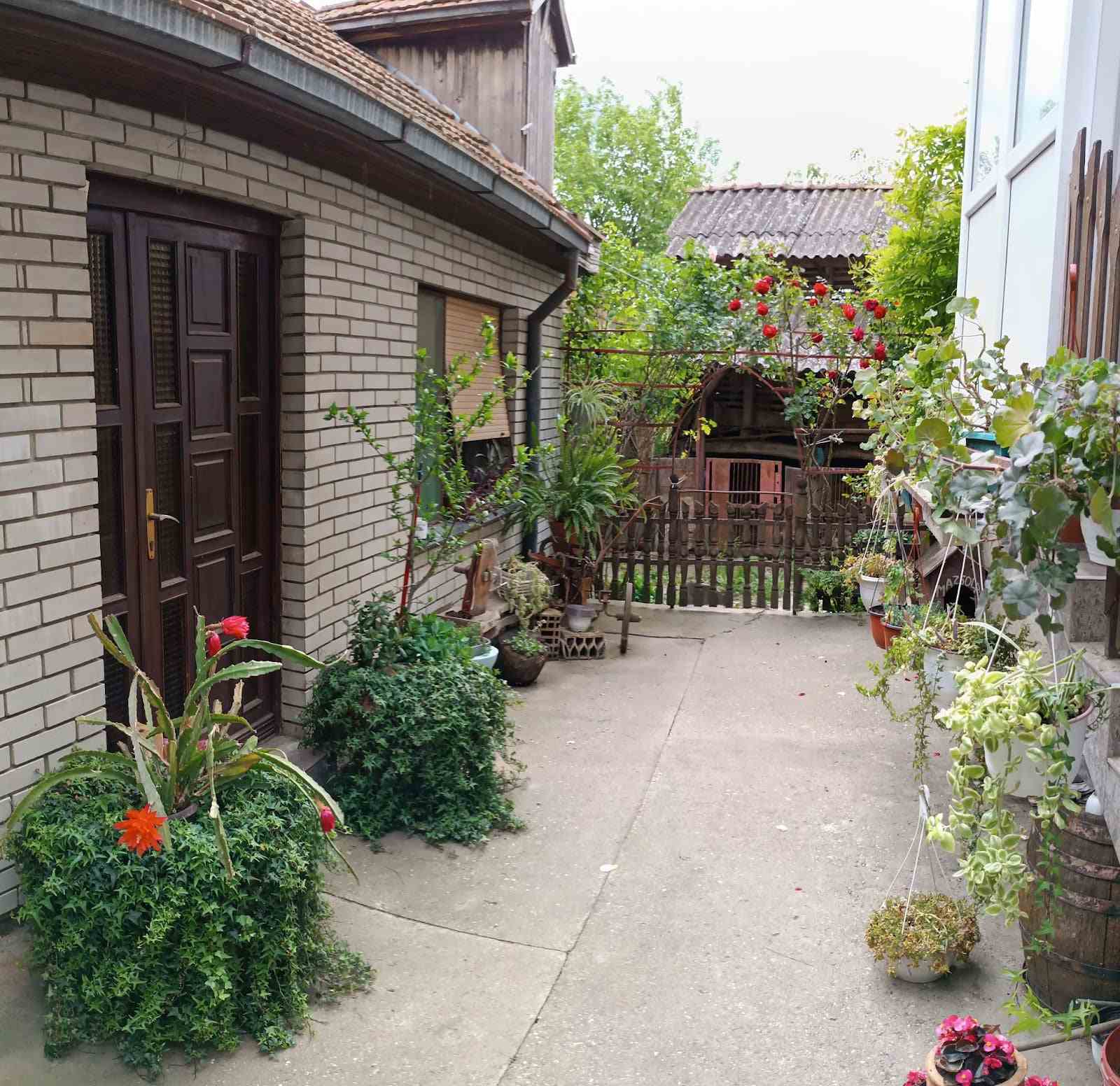 Na prodaju porodična kuća u Vrbasu – čvrsta gradnja sa dušom!