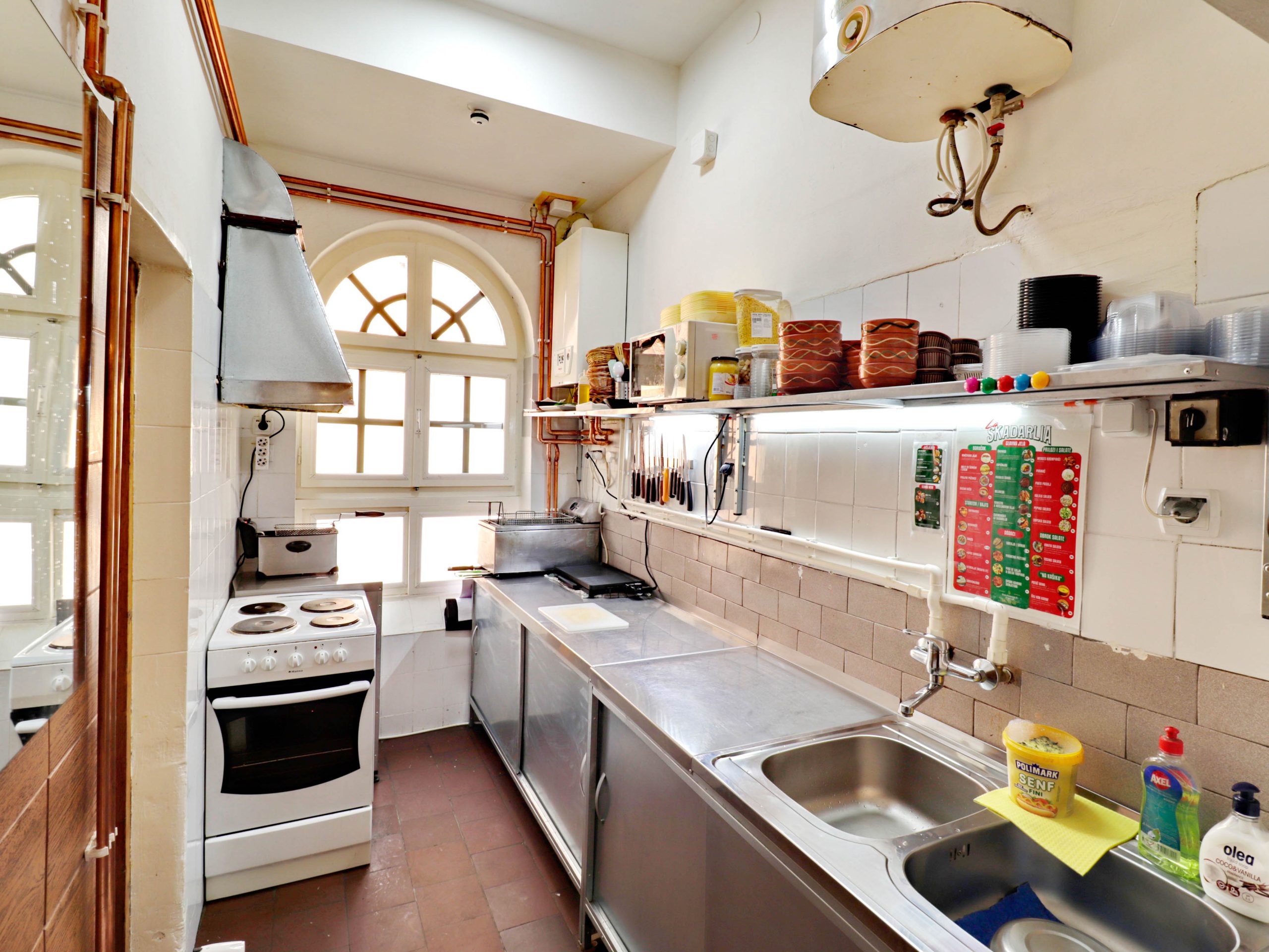 Kompletno opremljen i renoviran ugostiteljski objekat