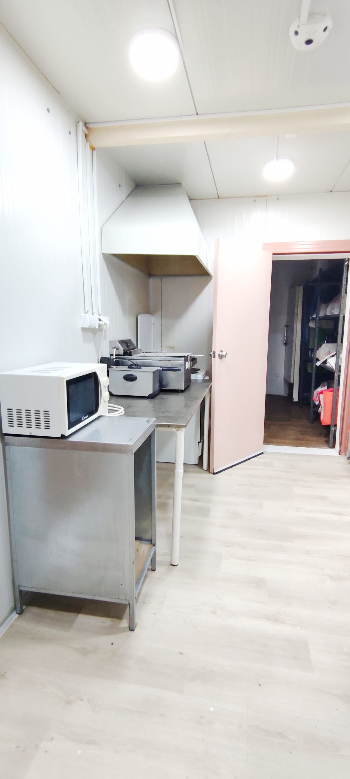 Kompletno opremljen i renoviran ugostiteljski objekat