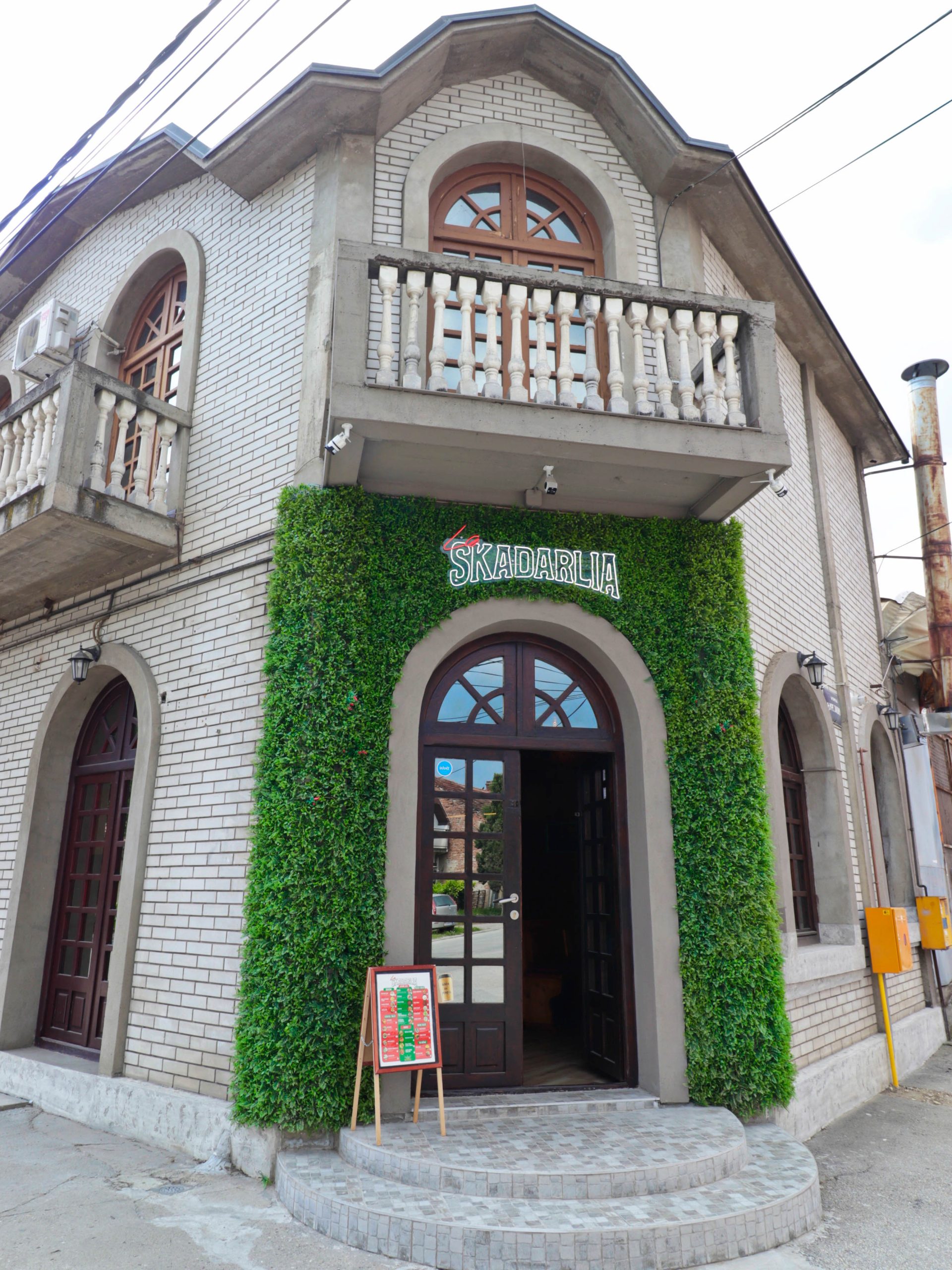 Kompletno opremljen i renoviran ugostiteljski objekat