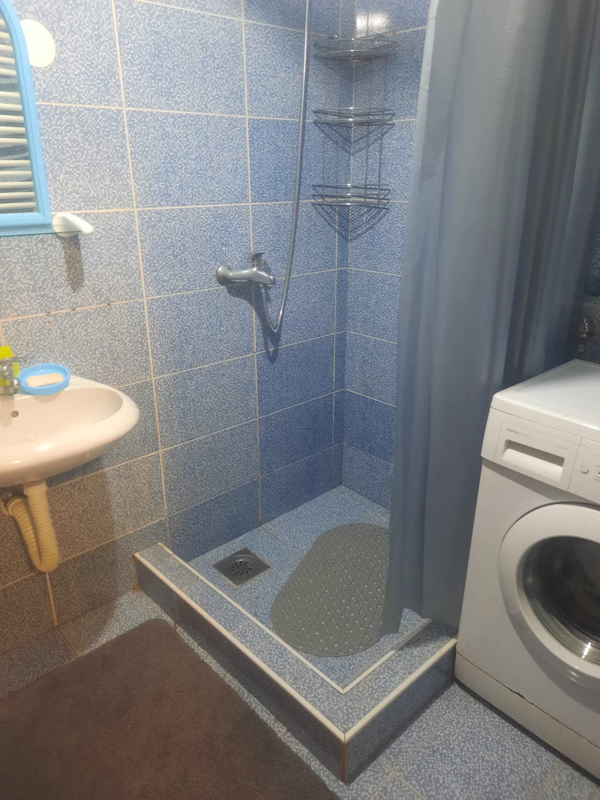 Izdajem trosoban stan u Erdogliji u Kragujevcu