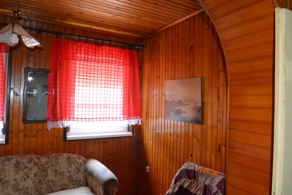 Useljive 2 kuce u blizini centra Uba 200 m2