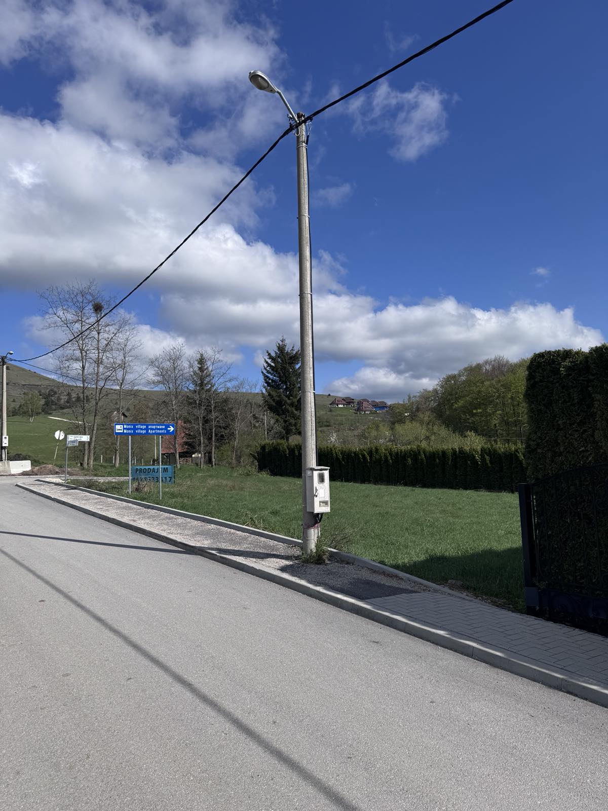 Na prodaju atraktivan plac od 842 m² u naselju Potoci