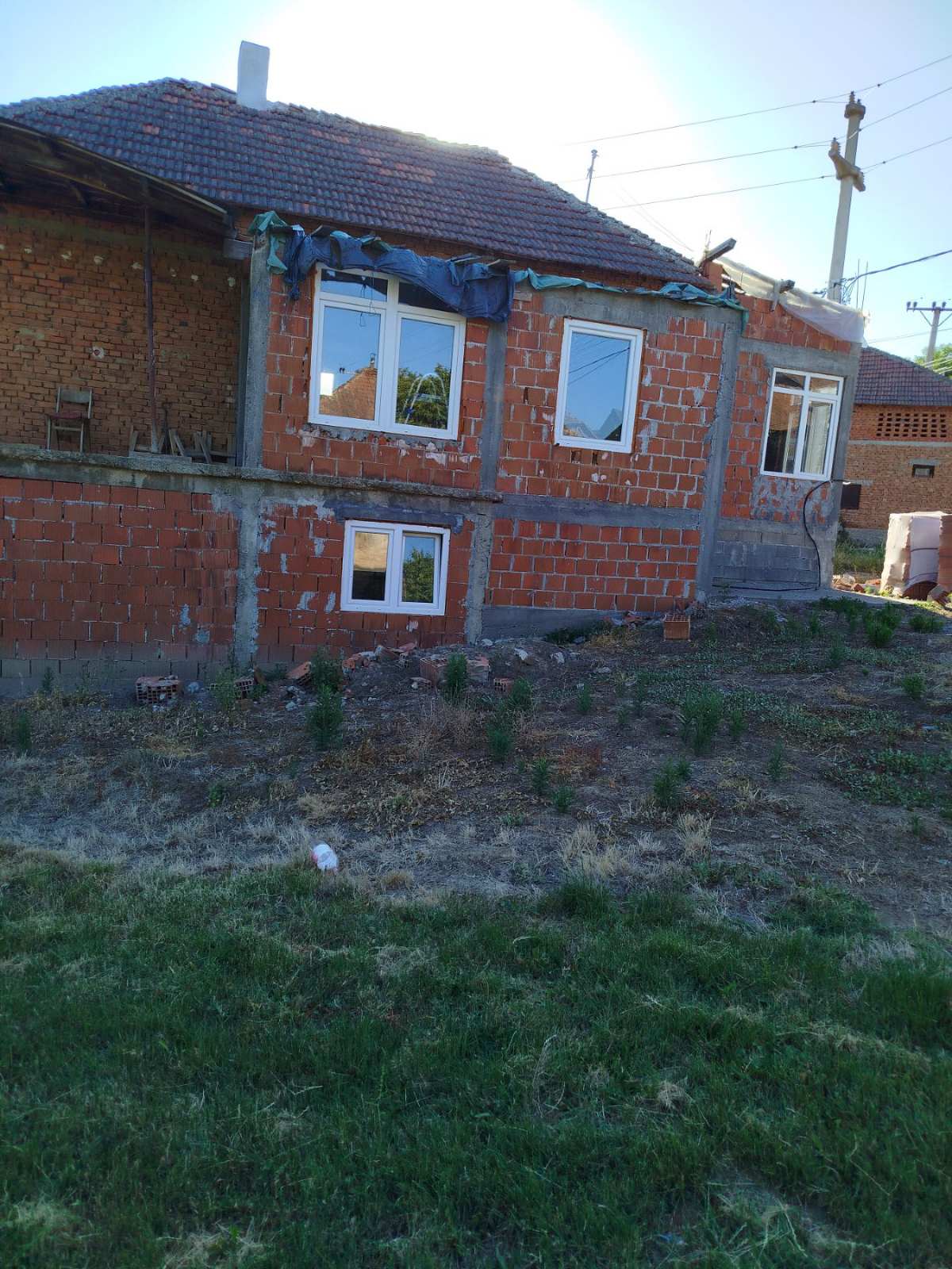 Prodajem plac sa kućom