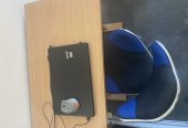 Na prodaju: laptop Acer, stočić i stolica – komplet 18.000 RSD