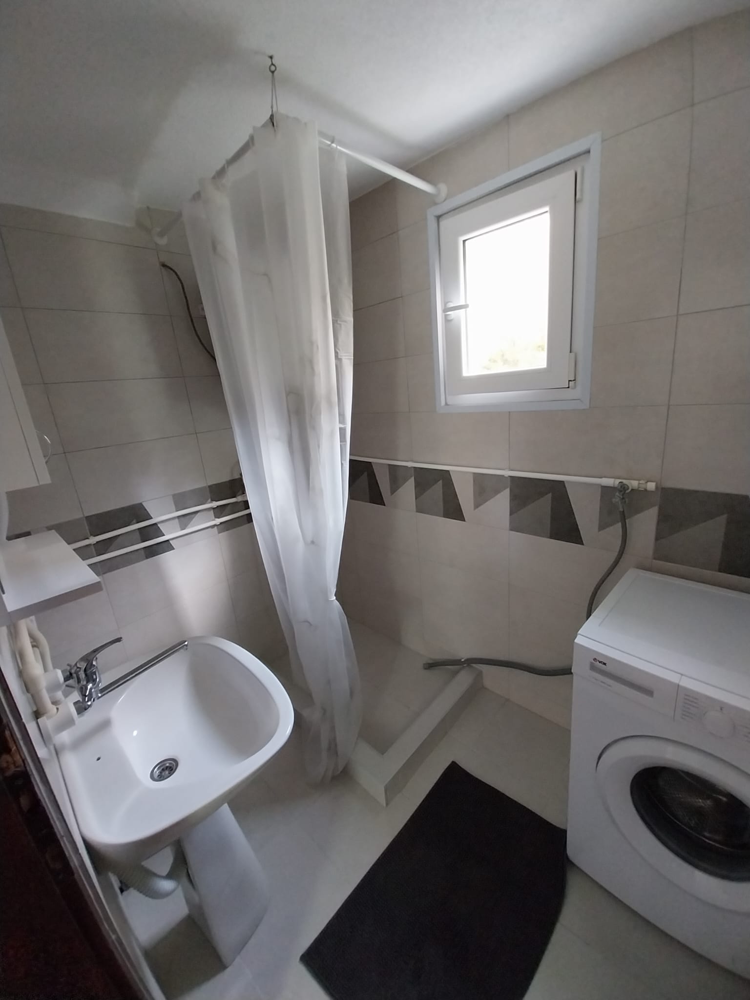 Izdajem garsonjeru u Erdogliji, sa kilimom!