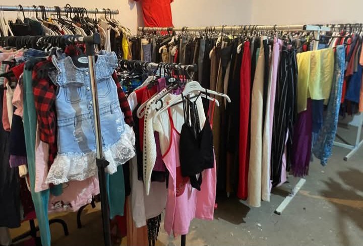 Prodajem preko 2500 komada garderobe