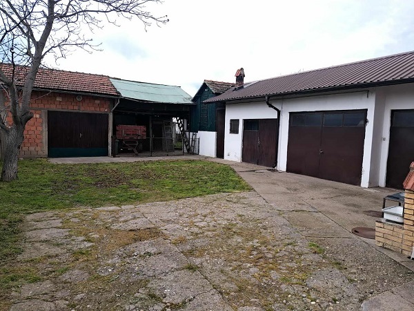 Kuća u Deču, opstina Pećinci