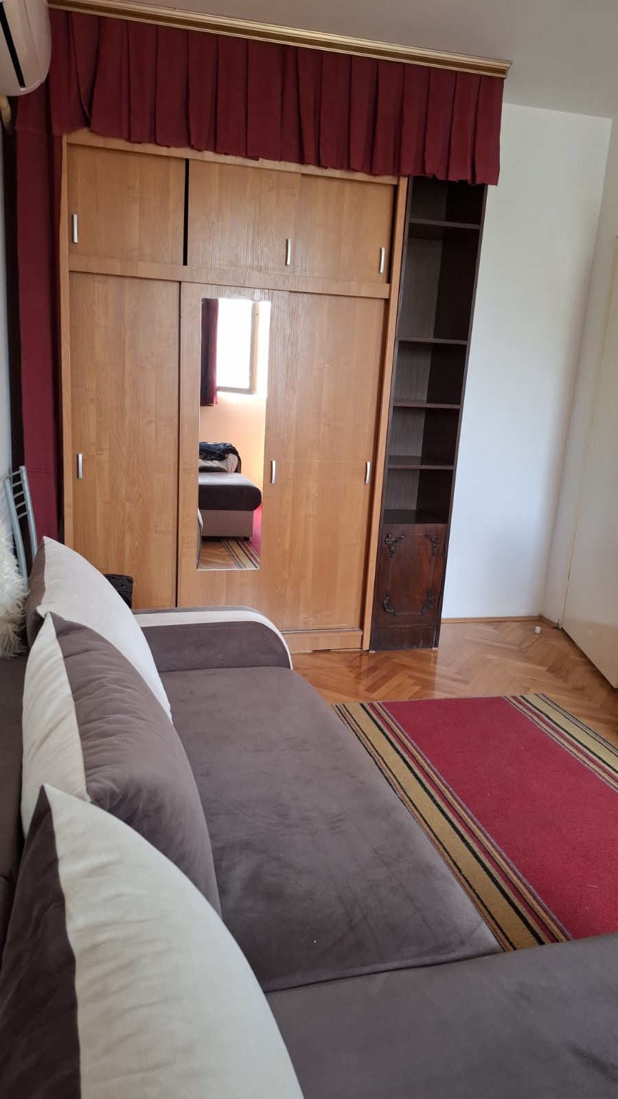 Izdajemo stan kod Medicinskog fakulteta