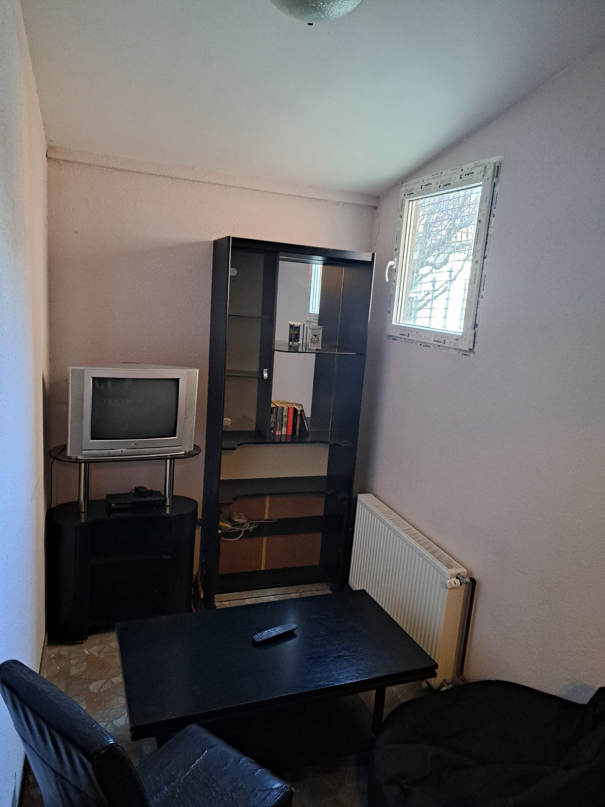 Izdajemo stan kod Medicinskog fakulteta