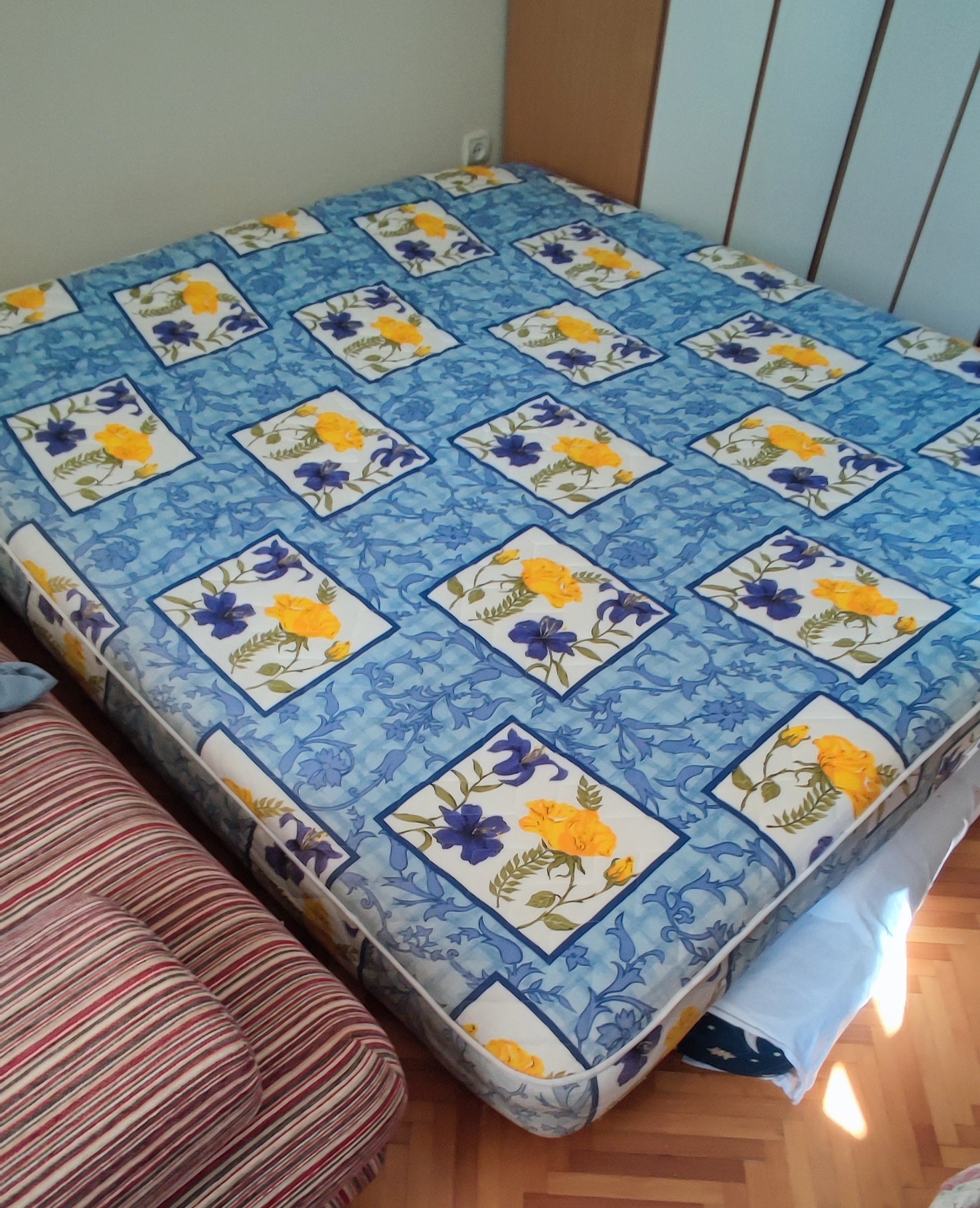 Na prodaju DVA DUŠEKA Simpo