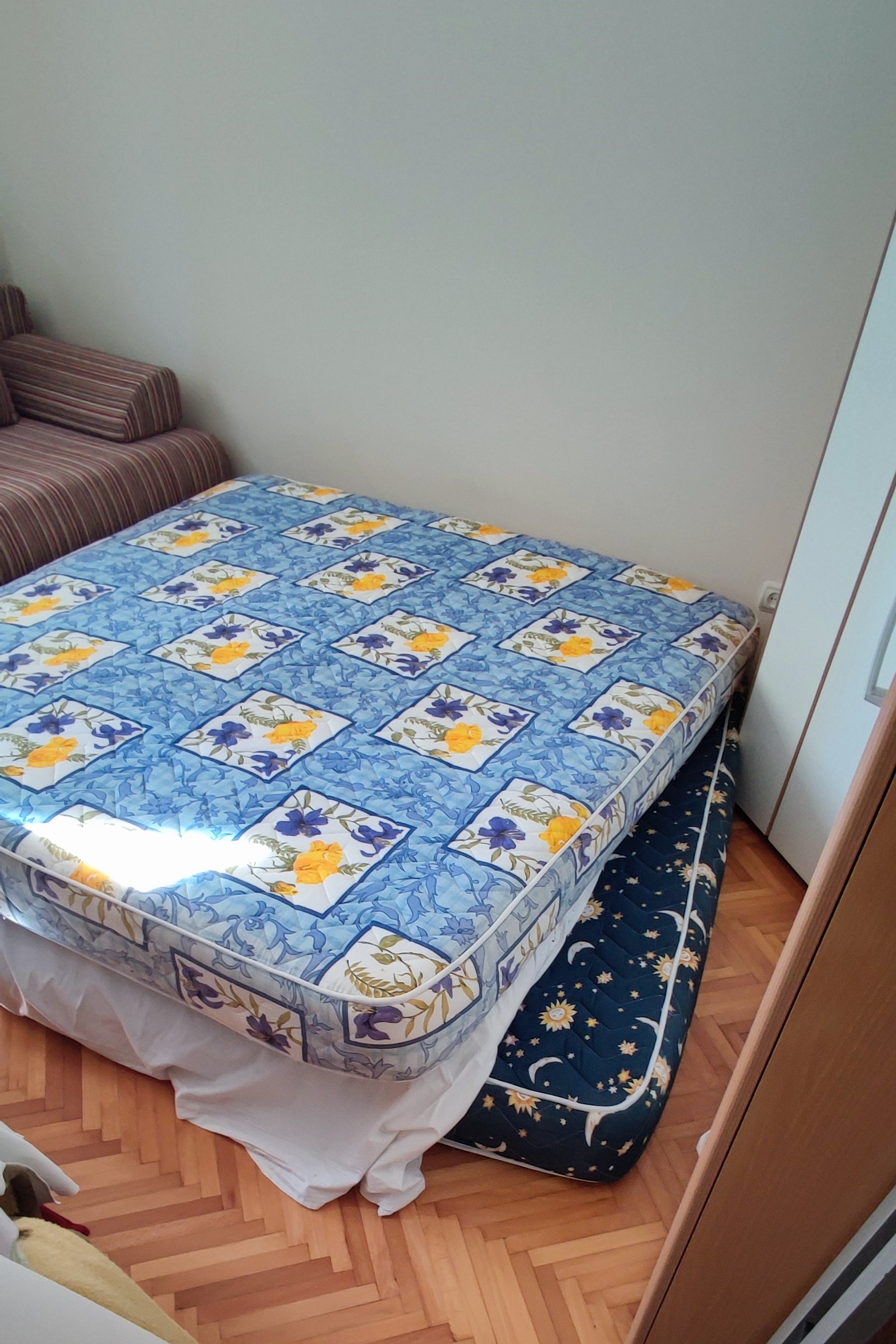 Na prodaju DVA DUŠEKA Simpo