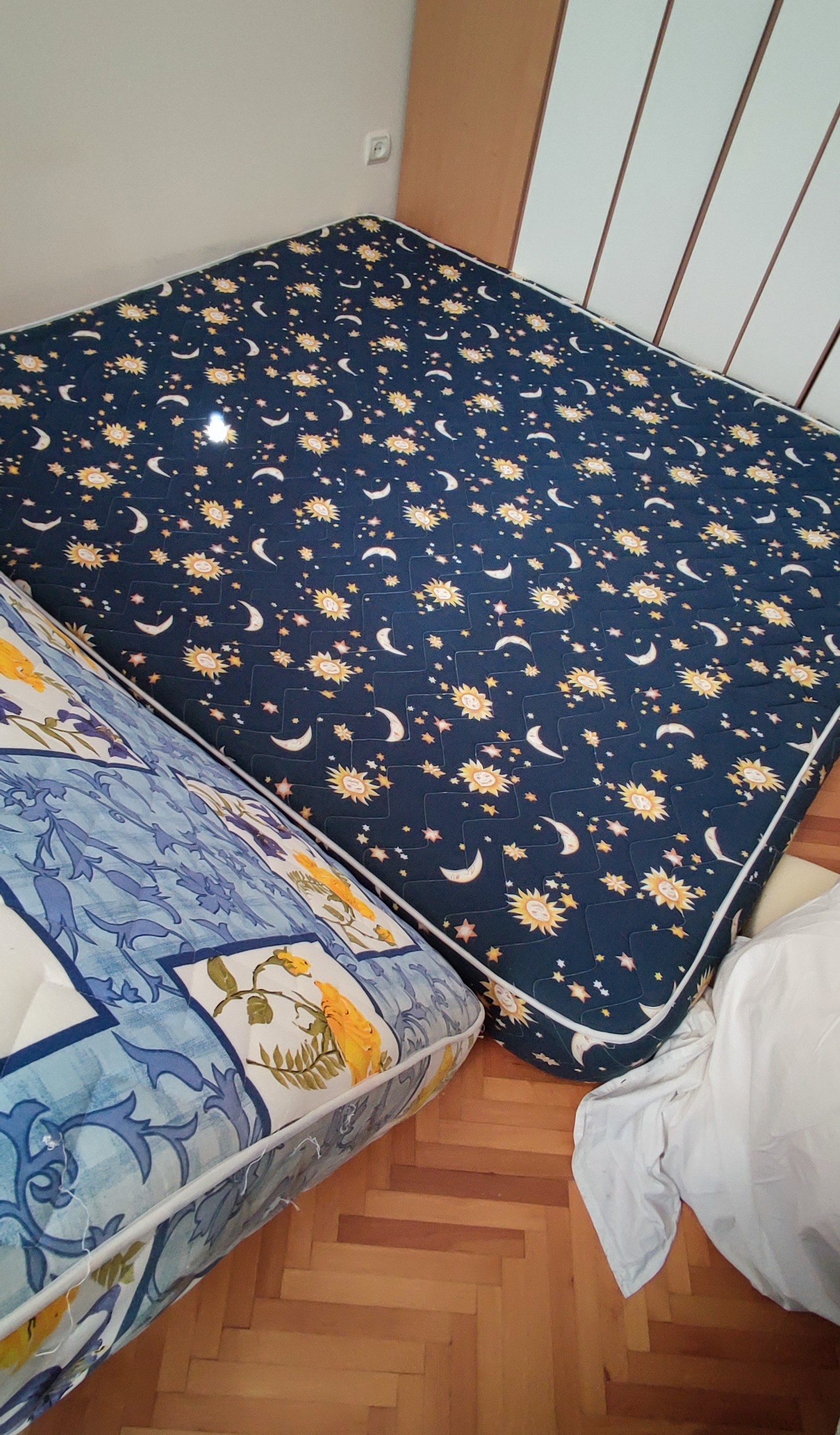 Na prodaju DVA DUŠEKA Simpo