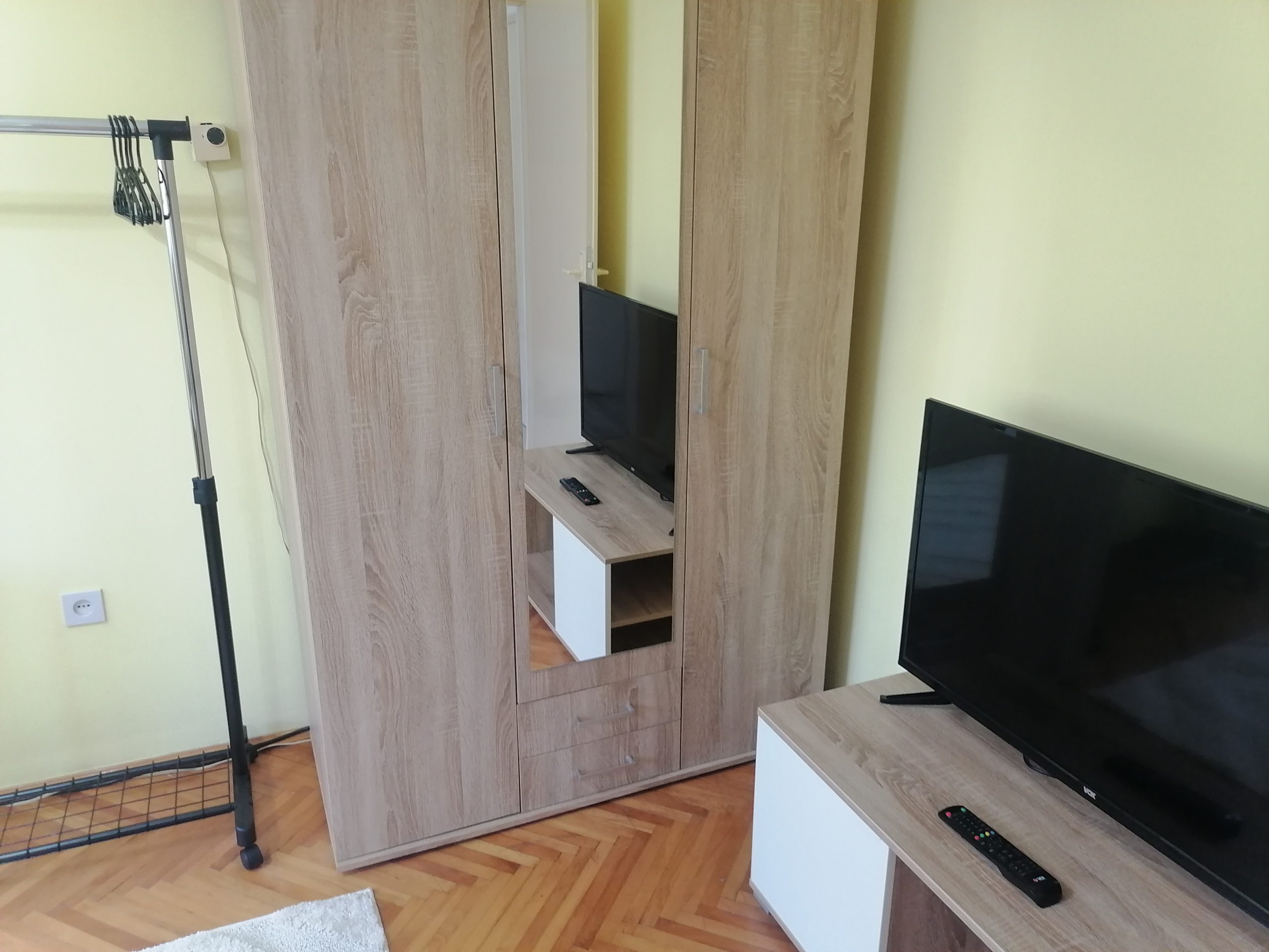 Izdajem jednosoban stan na Bubnju