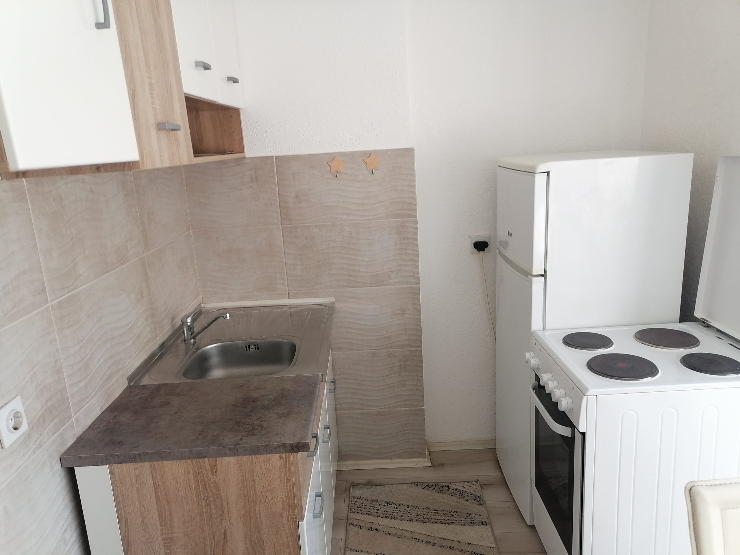 Izdajem jednosoban stan na Bubnju