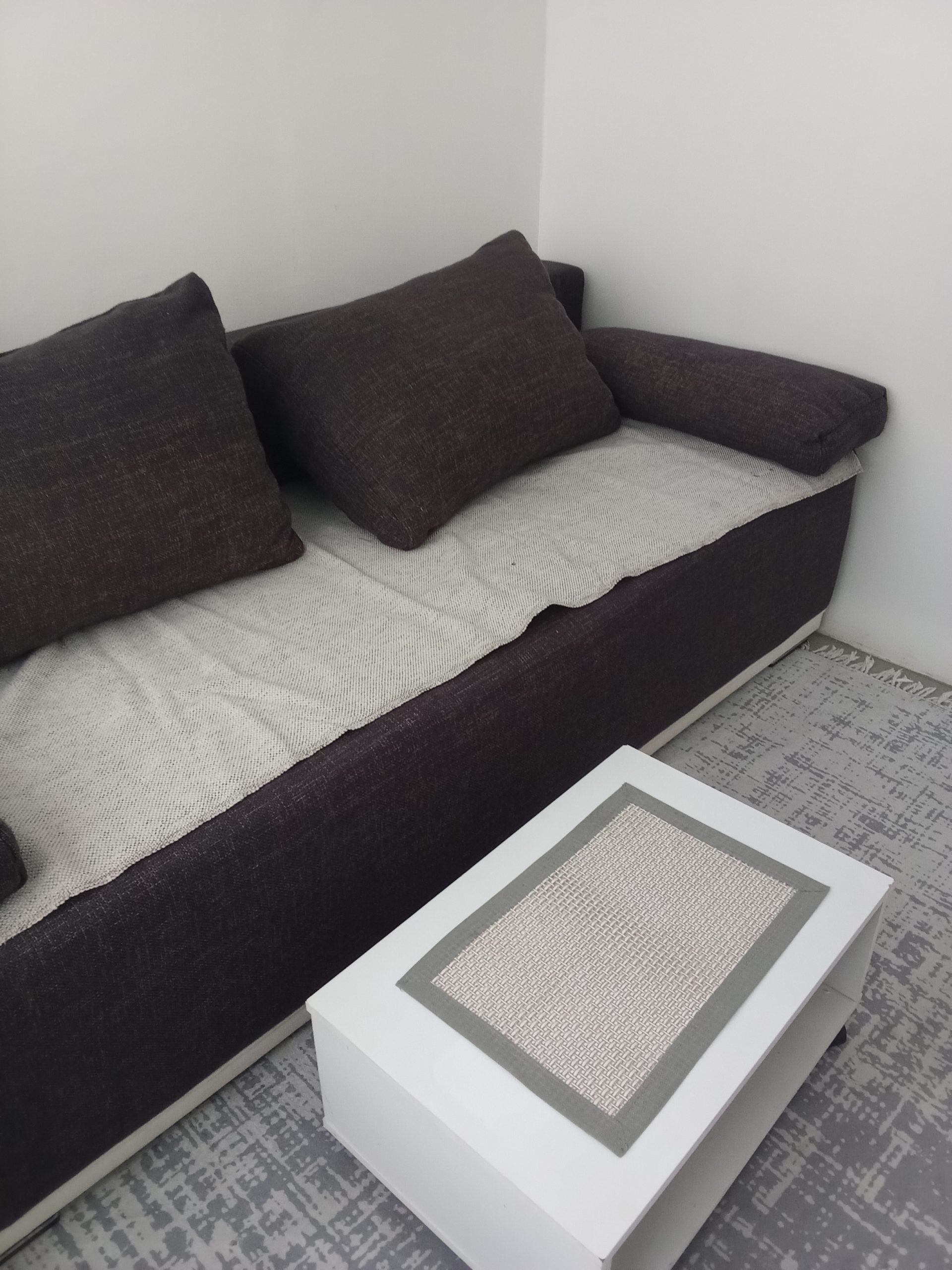 Izdajemo stan kod Medicinskog fakulteta