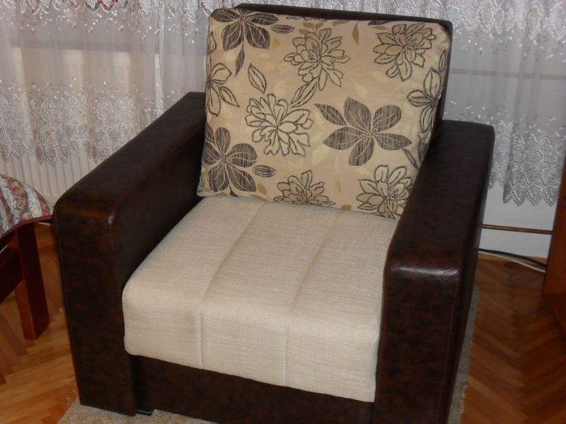 Na prodaju FOTELJA