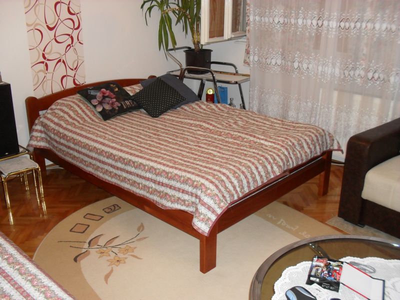 Na prodaju francuski krevet