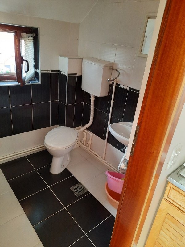 Izdajem sobe za studente(devojke)